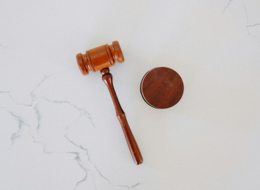 судебные приставы при взыскании долга: чего бояться - фото - 1